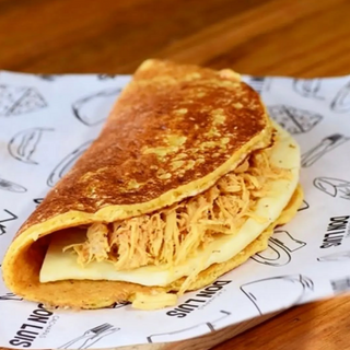 Cachapa Con Queso y Pollo criollo