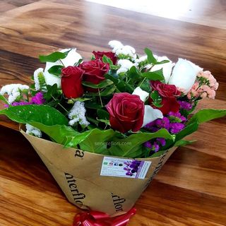 bouquet  rose rosse e bianche 3 in totale