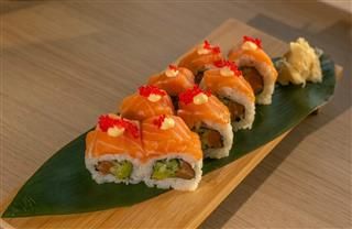 Salmon roll