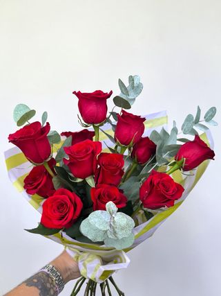 Bouquet di 12 rose rosse
