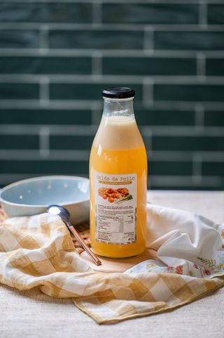 Caldo casero de pollo