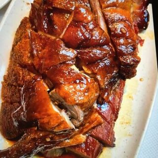 Pato asado con salsa sechuan (picante)