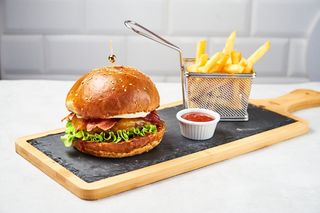 Tasty & Messy Kombo i French fries i piće po izboru