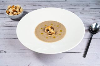 Supă cremă de ciuperci cu crutoane