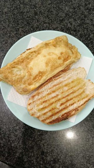 1/2 Bocadillo Caliente De Tortilla Francesa