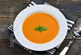 Supă cremă de ardei copţi