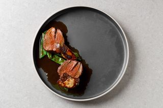 Filet mignon cu foie gras, hribi și sos Ju