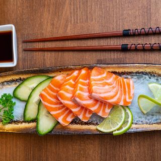 Sashimi de salmón noruego