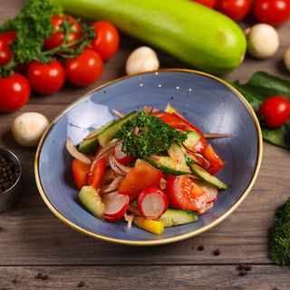 Салат из свежих овощей (с маслом)