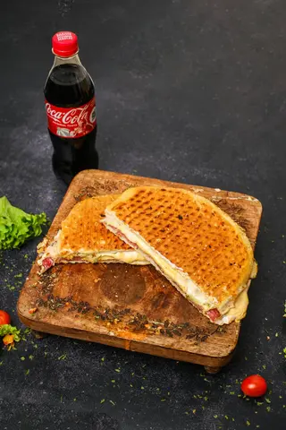 Tost sa kraškim vratom + Coca-Cola 0.25l