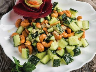 Огурцы с индийский орехом