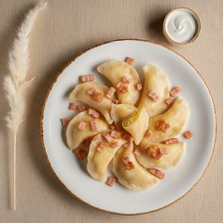 Варенички з картопелькою та шкварками