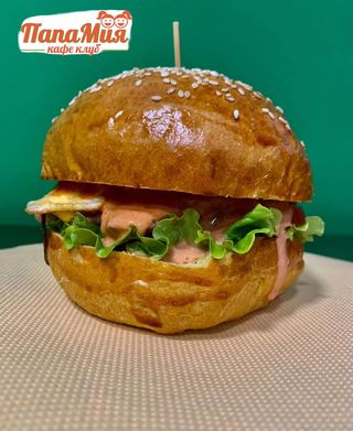 Със свински бургер