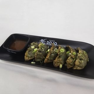 Gyozas de shiitake y bok-choy fritas (6 piezas)