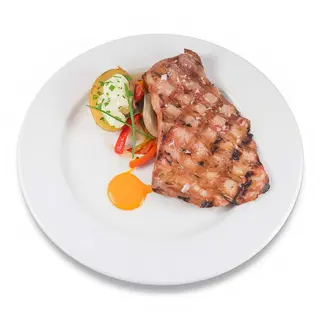Secreto Ibérico Con Patata Con Huevo Y Ensalada