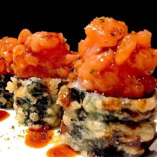 Hosomaki crispy salmon con tarta dd salmon 