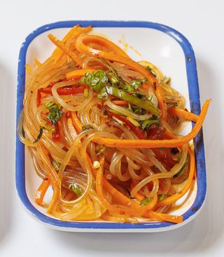 Салат из фунчозы  