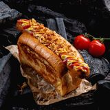 Хот-дог класичний з копченою сосискою