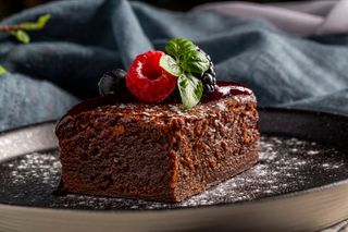 Brownie com frutos vermelhos