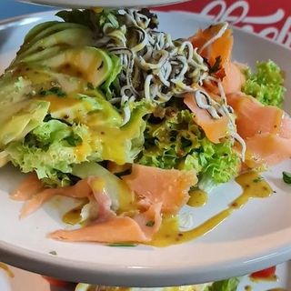 Ensalada De Salmón Ahumado