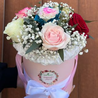 ვარდები მუყაოს ყუთში