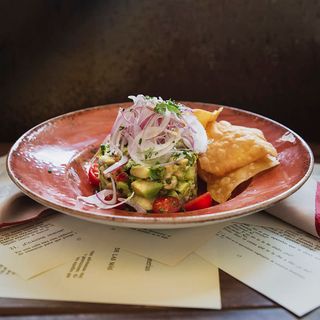 Tartar de aguacate y tomate