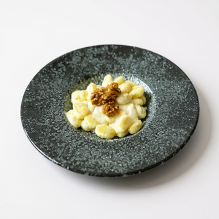 Ньоки със синьо сирен горгонзола и орехи