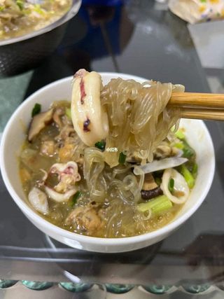 25. Spaghetti di soia con misto mare