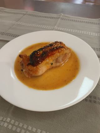 Пълнено пилешко бутче (300г)