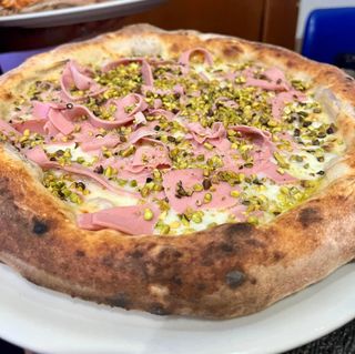 Bianca ,formaggio sardo di pecora mozzarella e guanciale 