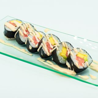Futomaki Salmón, Aguacate y Mango