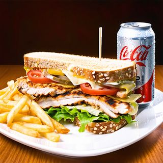 Sandwich Americain + Frites + Salade + Boisson