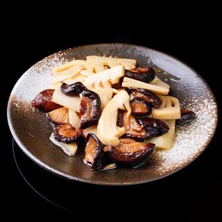 297-Bambú y setas salteadas