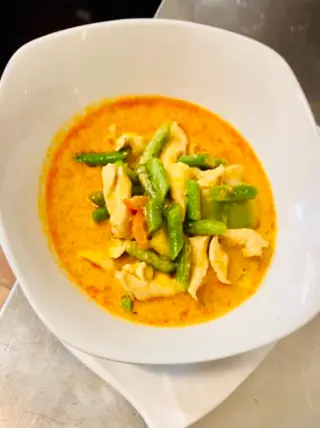 3. Gaeng pa-naeng gai - Curry thai