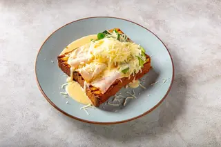 ТОСТ БЕНЕДИКТ С КУРИНЫМ РУЛЕТОМ
