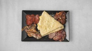 Palačinka sa kulenom i kačkavaljem