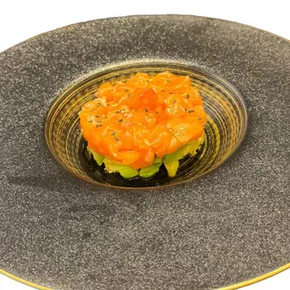 51. Tartar De Salmón