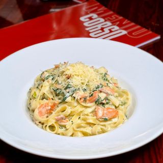 Tagliatelle cu Somon Afumat si Spanac