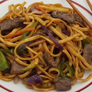 Tallarines Fritos Con Ternera