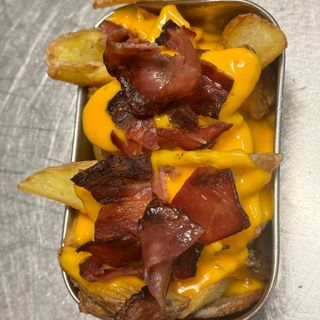 Patatine con bacon e cedar 