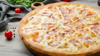 Menú Pizza Carbonara (33 Cm.)