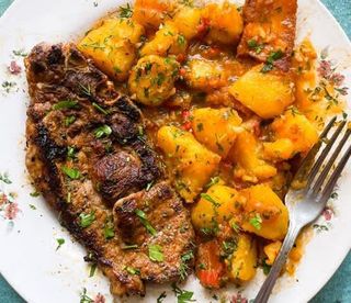 Ceafa De Porc La Gratar Cu Cartofi