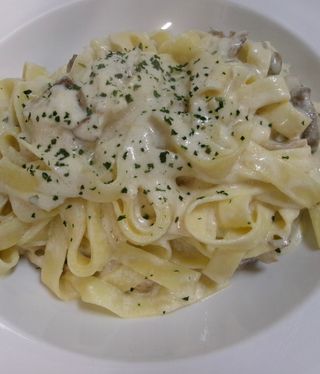 Tallarines a la crema con setas