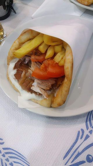 Pita ghiros pollo