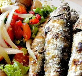 Sardinha Grelhada com Salada / Pão