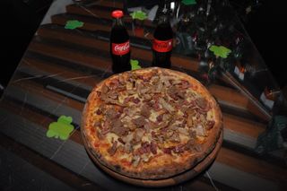 THE IRISH B&B PIZZA - VELIKA + COCA-COLA