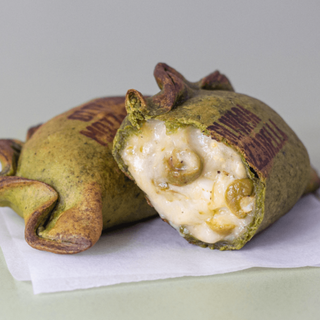 Empanada de Olivada y Mozzarella