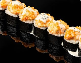 Տաք ռոլլ սաղմոնով 300գ