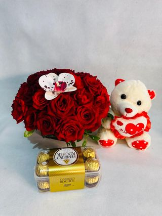 Vase avec boit chocolat et nounours