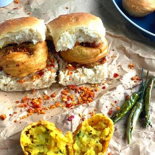 Mumbai Vada Pav (each).